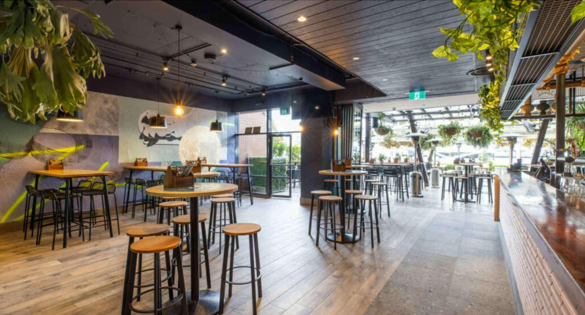 Henley's Bar & Kitchen